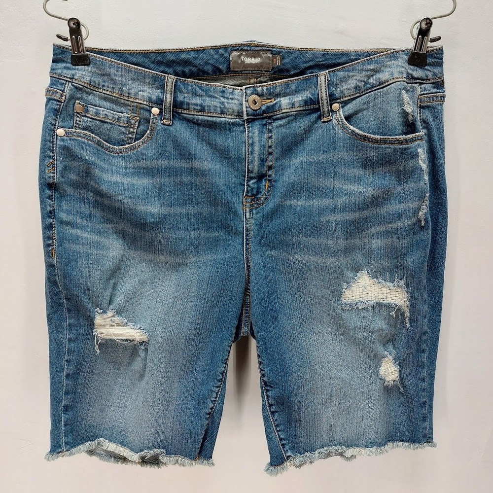Torrid Denim Shorts Women's Plus 18 Blue Distressed Raw Hem Bermuda Casual Punk